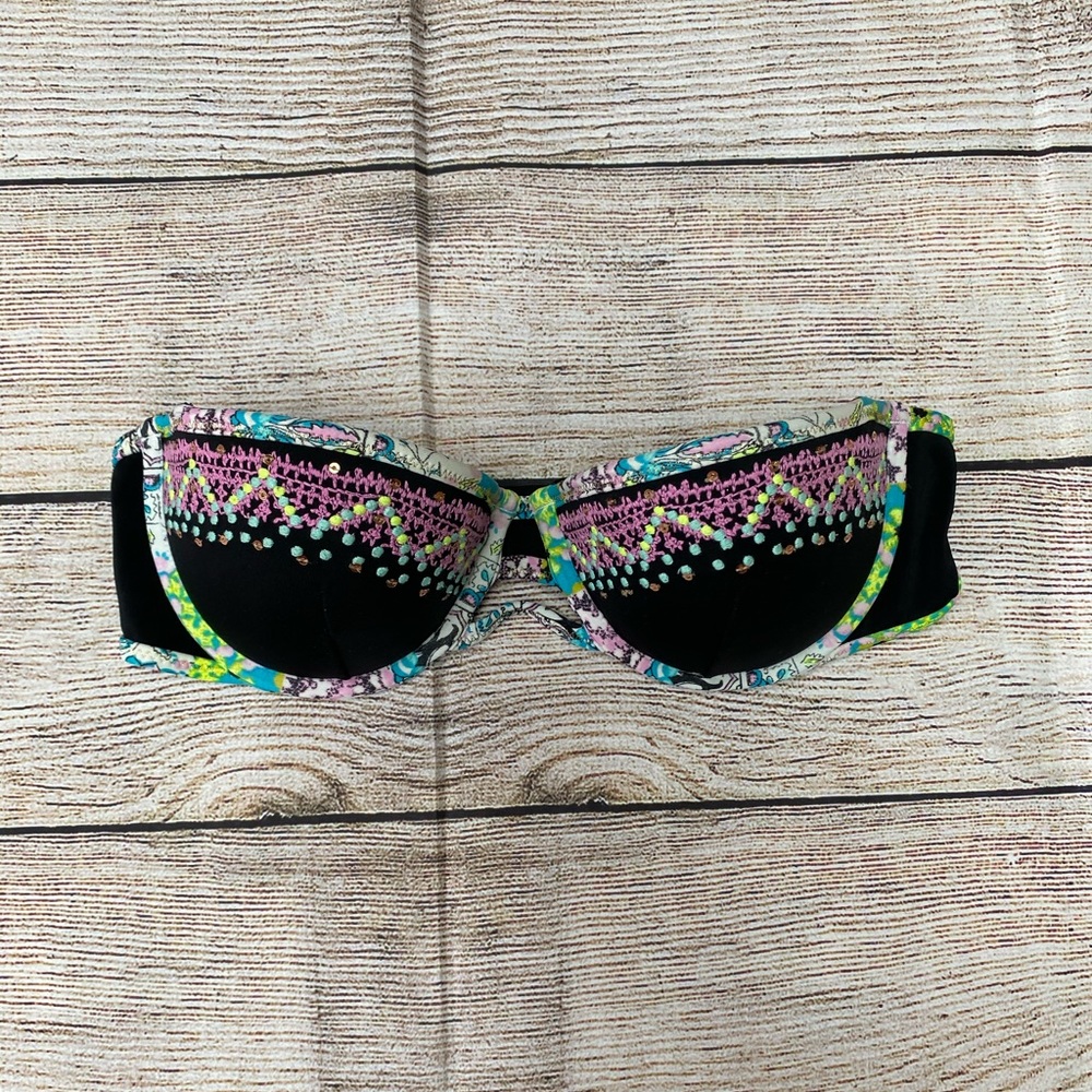 Victoria’s Secret strapless bikini top